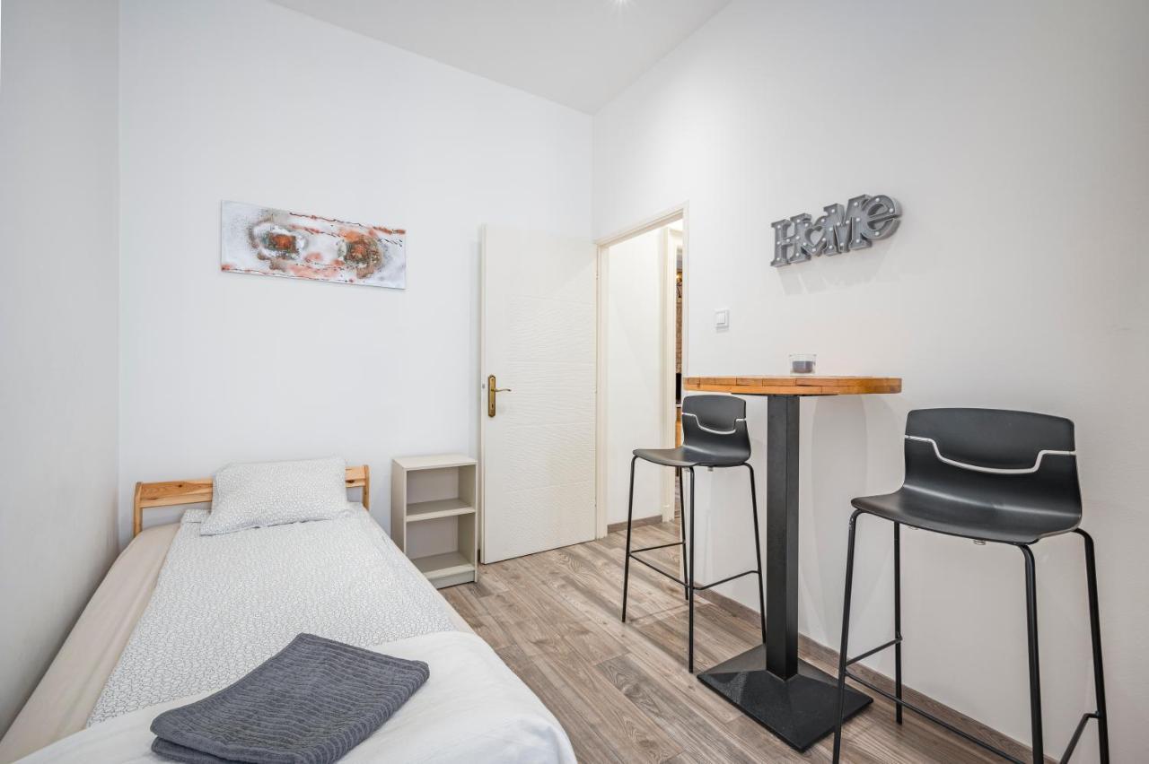 Design Apartment W Ac On Ring Road By Newave Apartments Budapest Extérieur photo